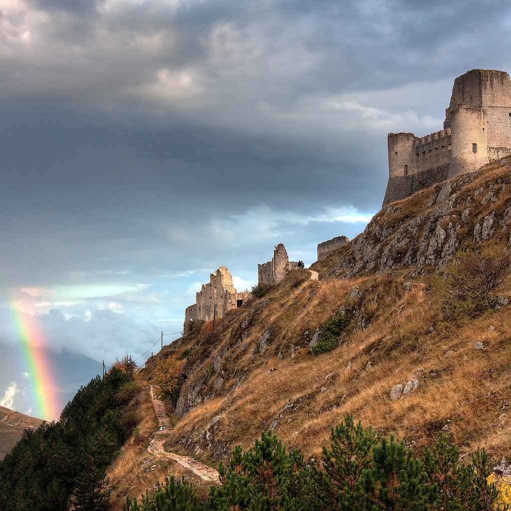 Обои развалины, радуга, италия, rainbow and the castle, abruzzo italy, крепость, the ruins, rainbow, italy, fortress разрешение 2560x1600 Загрузить