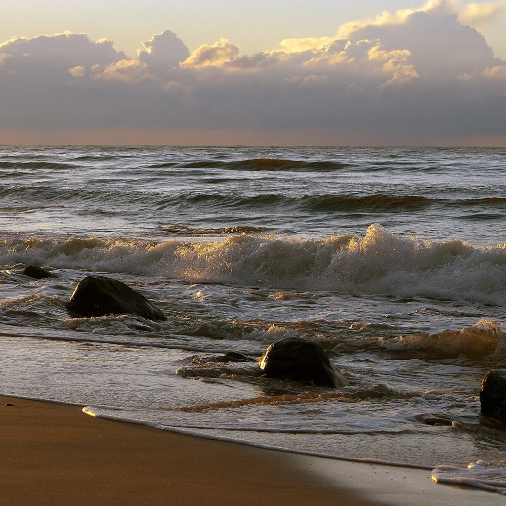 Обои небо, вода, камни, волны, закат, горизонт, брызги, прибой, the sky, water, stones, wave, sunset, horizon, squirt, surf разрешение 1920x1200 Загрузить