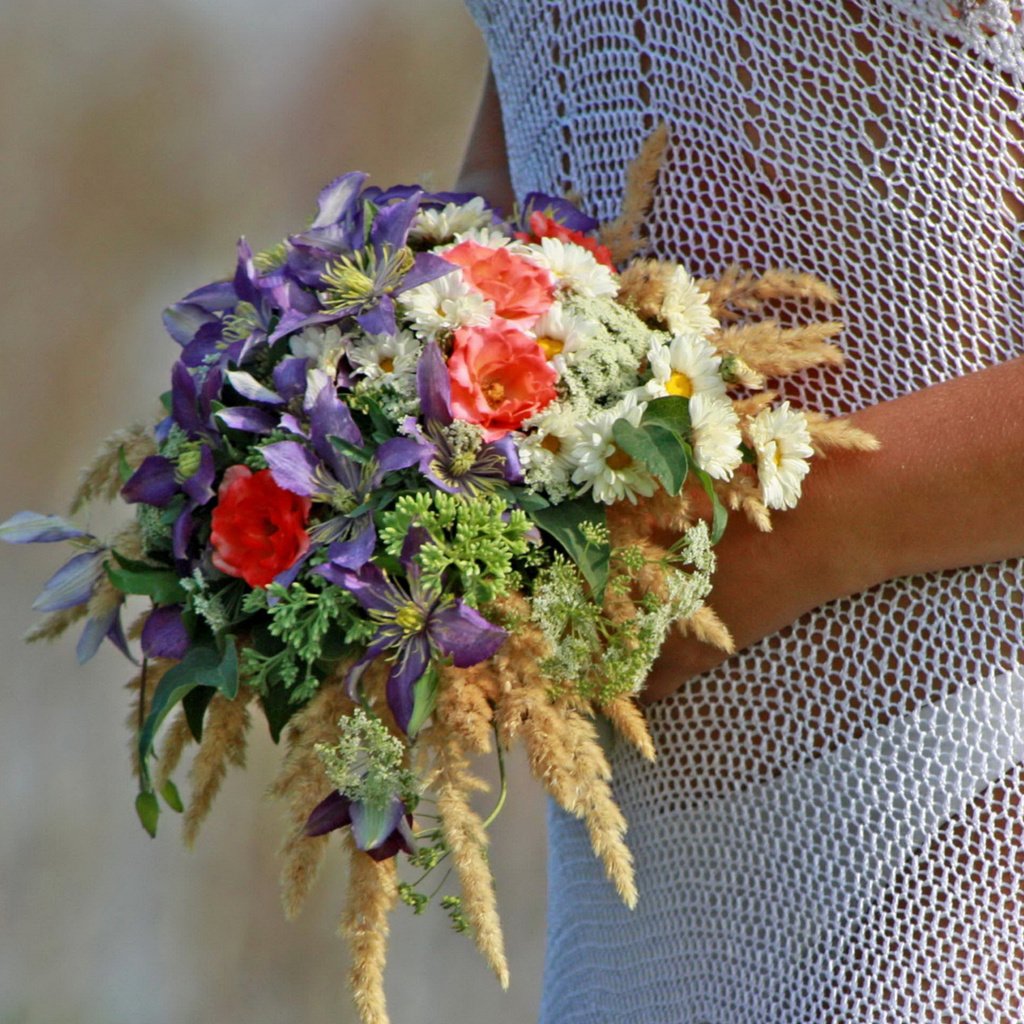 Обои букет невесты и вязаное свадебное платье, the bride's bouquet and knitted wedding dress разрешение 1920x1080 Загрузить