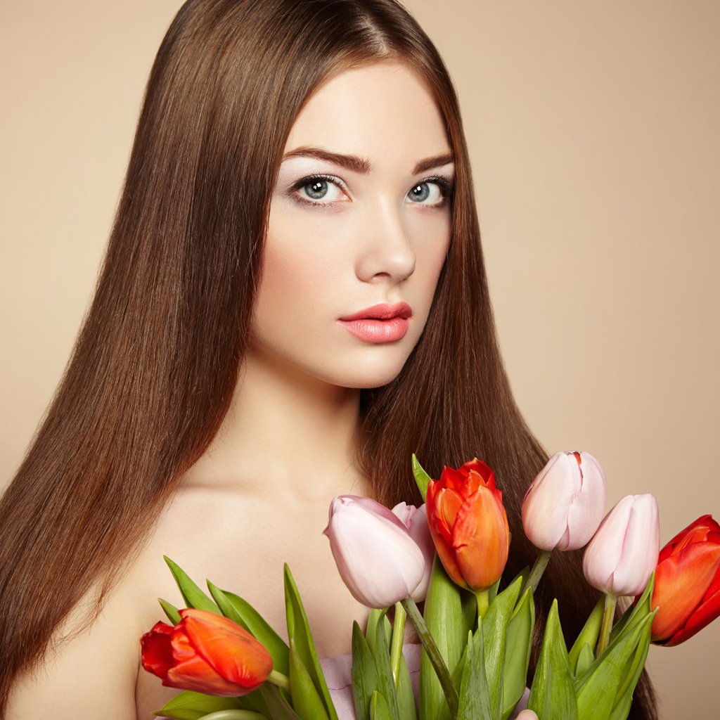 Обои девушка, портрет, взгляд, модель, тюльпаны, шатенка, l, girl, portrait, look, model, tulips, brown hair разрешение 2048x1536 Загрузить