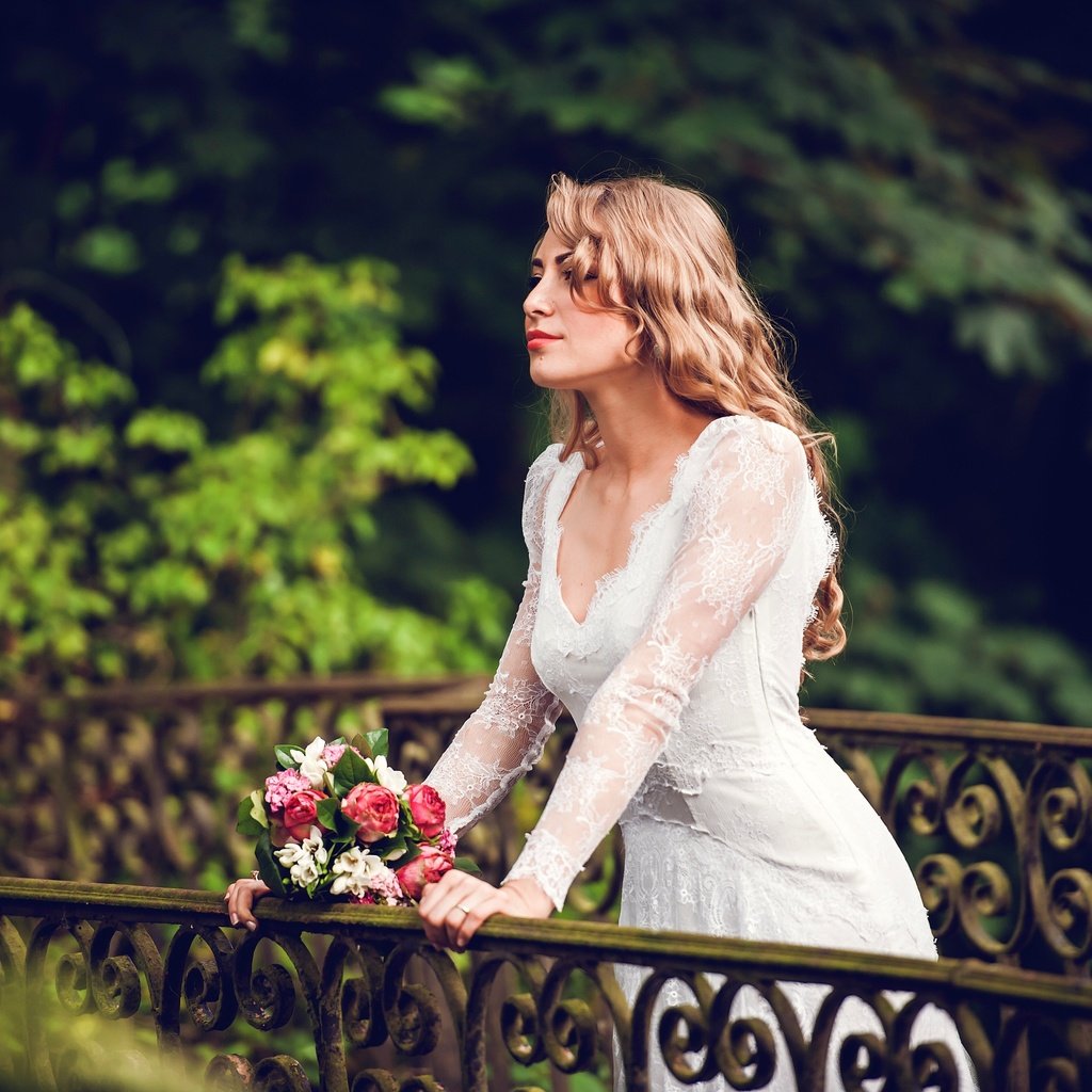 Обои девушка, платье, лето, мост, букет, свадьба, невеста, girl, dress, summer, bridge, bouquet, wedding, the bride разрешение 4256x2832 Загрузить