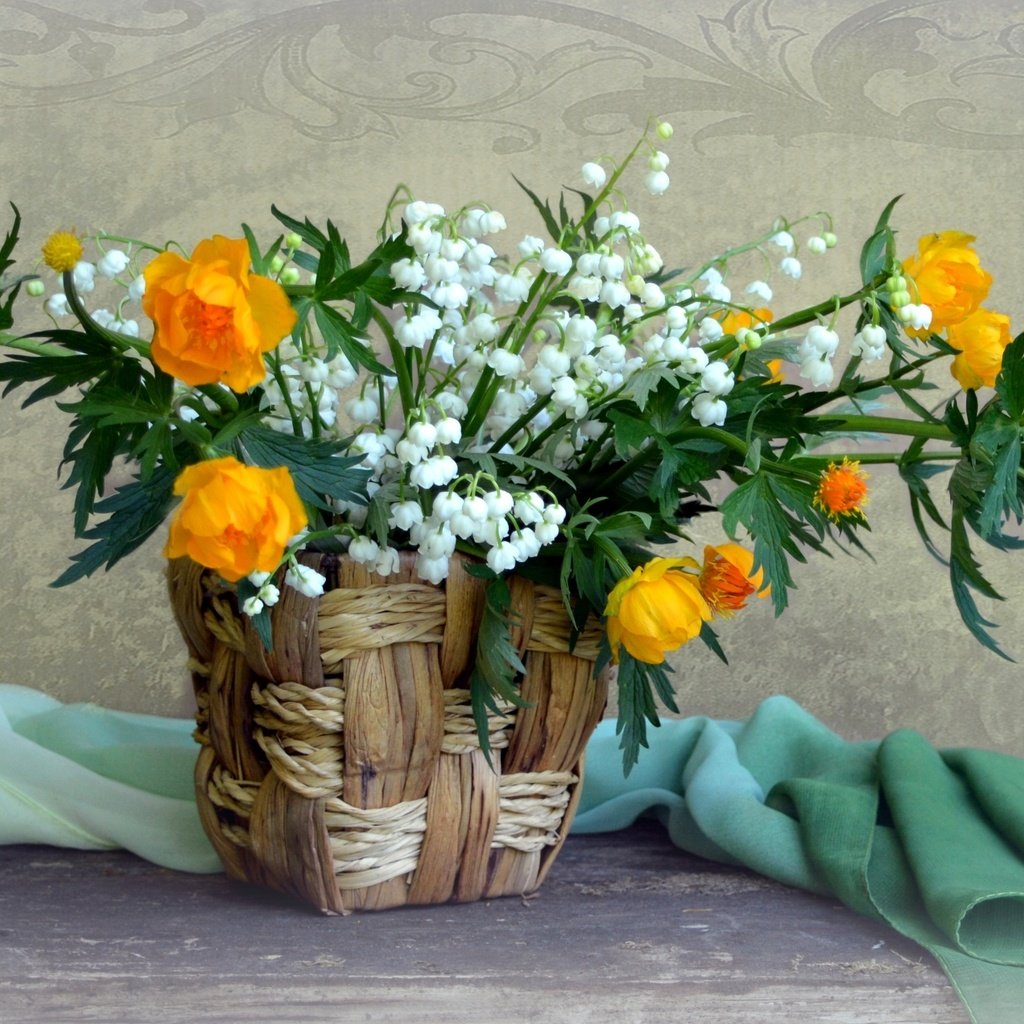 Обои ландыши, букет, корзина, калужница, lilies of the valley, bouquet, basket, marigold разрешение 1920x1272 Загрузить