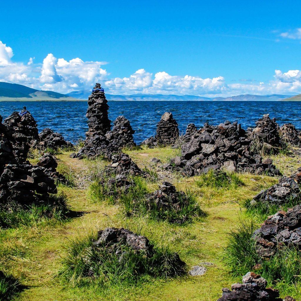 Обои небо, озеро, камни, монголия, the sky, lake, stones, mongolia разрешение 1920x1279 Загрузить