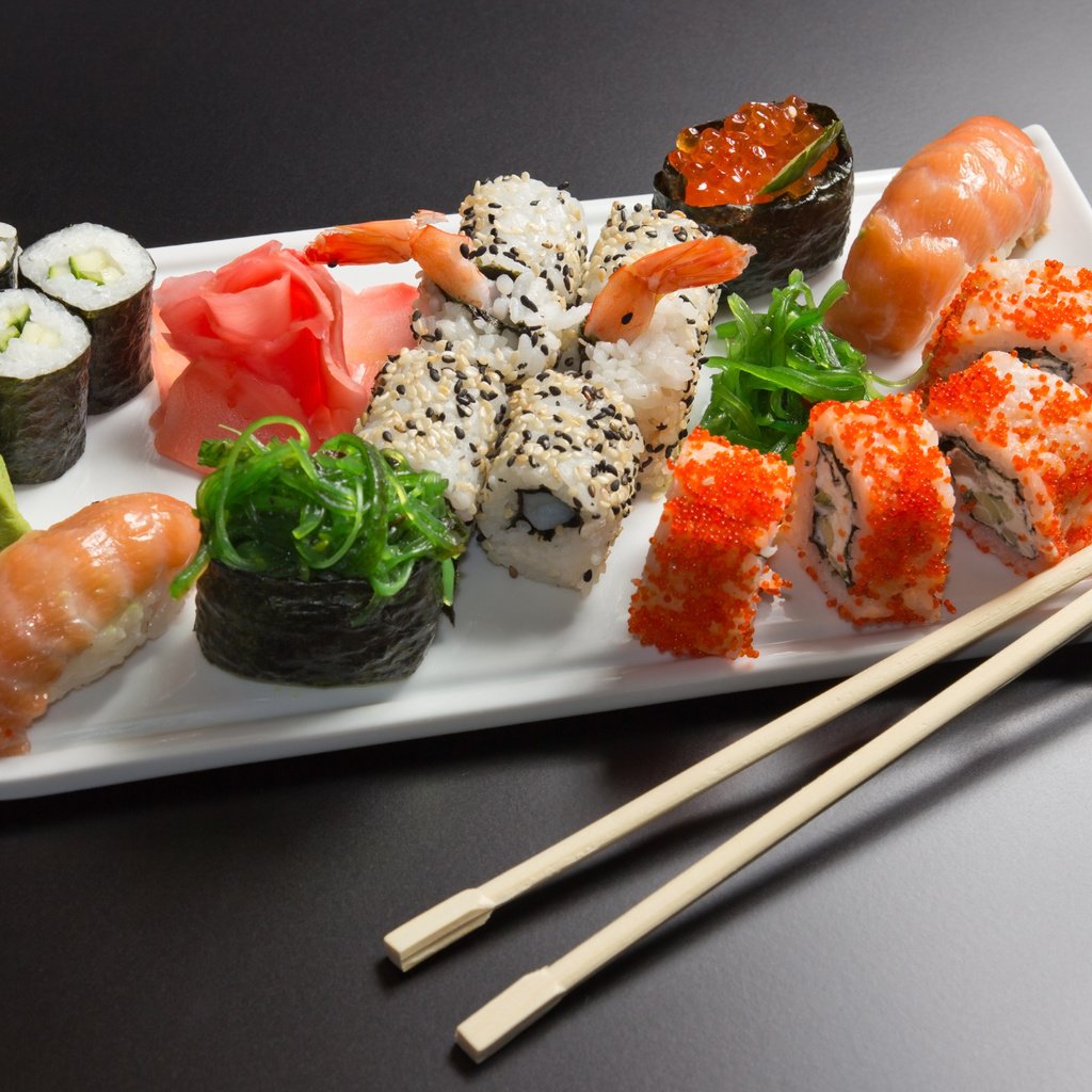 Обои тарелка, икра, палочки, рис, суши, морепродукты, креветки, ролы, plate, caviar, sticks, figure, sushi, seafood, shrimp, rolls разрешение 2560x1600 Загрузить