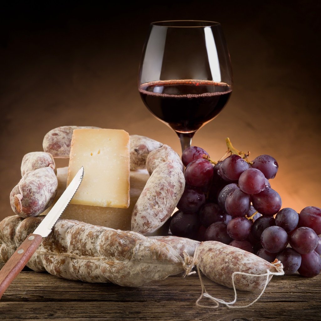Обои бокал, виноград., сыр, вино, нож, колбаса, натюрморт, красное вино, салями, glass, grapes., cheese, wine, knife, sausage, still life, red wine, salami разрешение 2560x1920 Загрузить