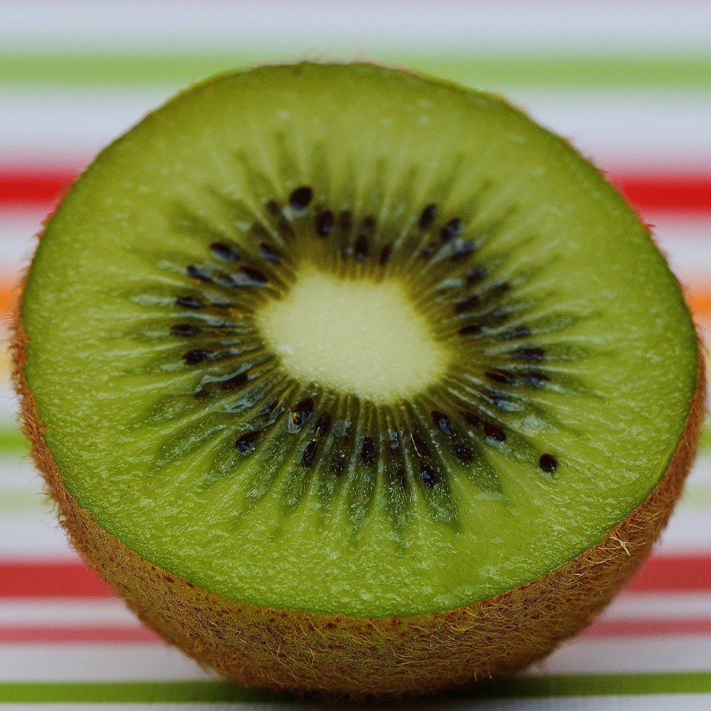 Обои фрукт, киви, крупным планом, половинка, fruit, kiwi, closeup, half разрешение 5350x3852 Загрузить