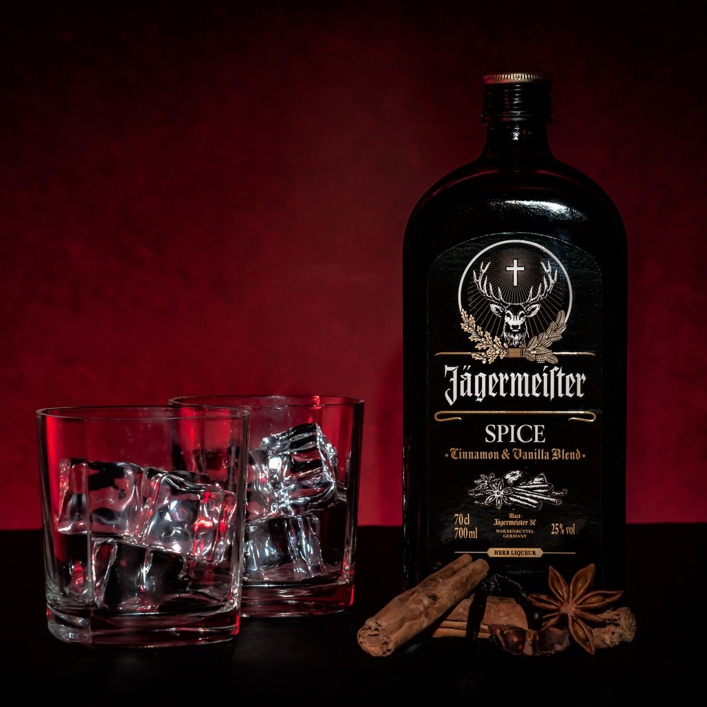 Обои корица, стол, стаканы, бутылка, алкоголь, ликер, jägermeister, cinnamon, table, glasses, bottle, alcohol, liqueur разрешение 4288x2848 Загрузить