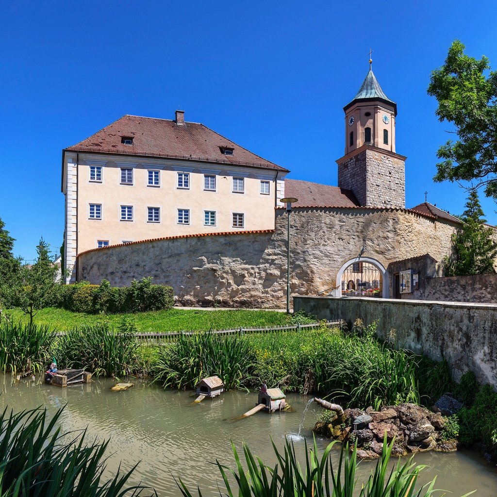 Обои небо, германия, трава, камыши, деревья, бавария, солнце, gosheim, зелень, лето, дома, пруд, the sky, germany, grass, the reeds, trees, bayern, the sun, greens, summer, home, pond разрешение 4000x2222 Загрузить