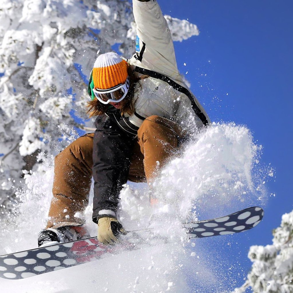 Обои небо, снег, зима, девушка, прыжок, сноуборд, спорт, сноубордист, the sky, snow, winter, girl, jump, snowboard, sport, snowboarder разрешение 1920x1200 Загрузить