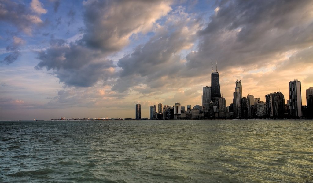 Обои облака, вода, небоскребы, чикаго, clouds, water, skyscrapers, chicago разрешение 1920x1200 Загрузить