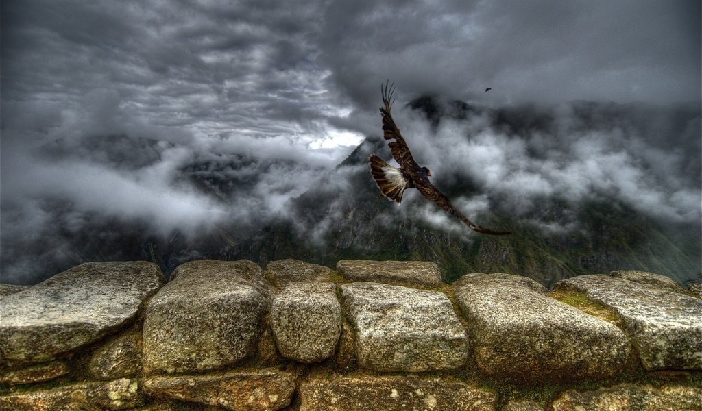 Обои облака, горы, камни, полет, птицы, clouds, mountains, stones, flight, birds разрешение 1920x1200 Загрузить