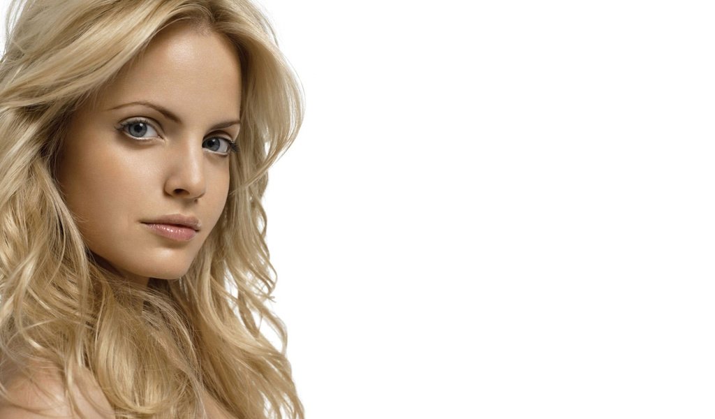 Обои девушка, портрет, взгляд, лицо, мена сувари, girl, portrait, look, face, mena suvari разрешение 1920x1200 Загрузить