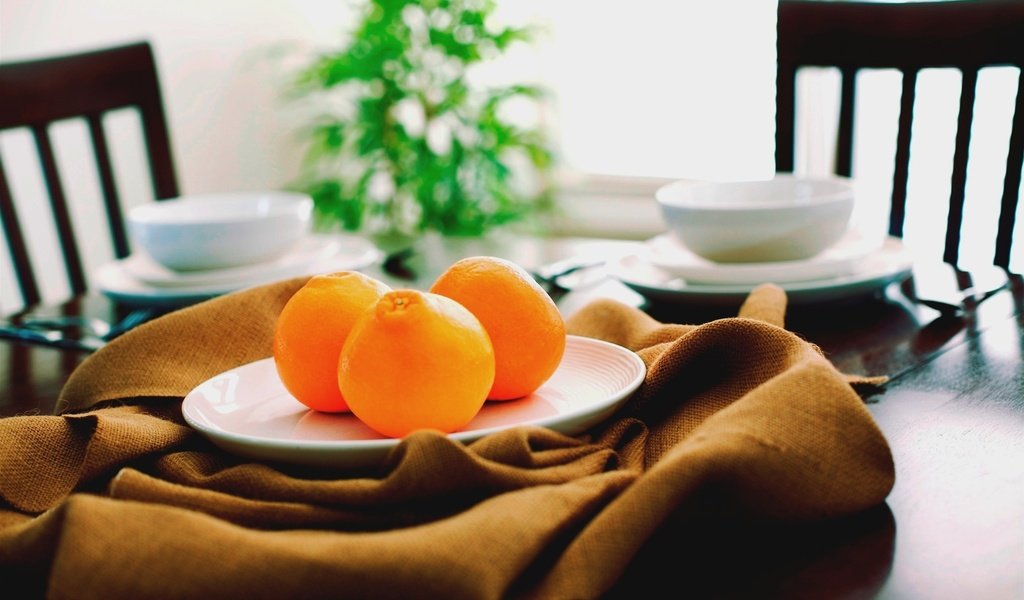 Обои еда, фрукты, апельсины, стол, кружка, тарелка, стулья, food, fruit, oranges, table, mug, plate, chairs разрешение 2579x1715 Загрузить
