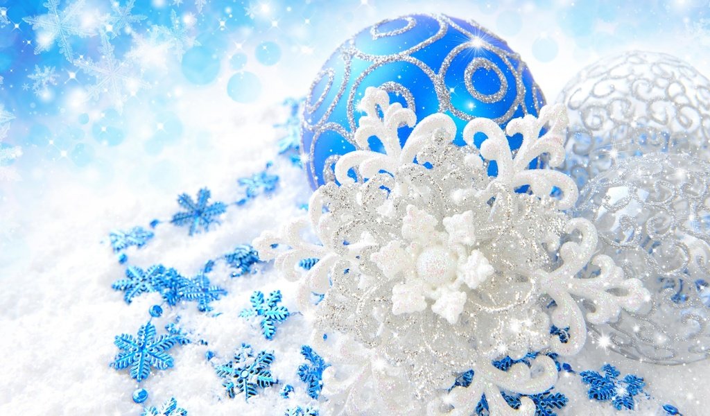 Обои новый год, серебристые, шары, снежинки, узоры, блеск, игрушки, белые, синие, new year, silver, balls, snowflakes, patterns, shine, toys, white, blue разрешение 2880x1800 Загрузить
