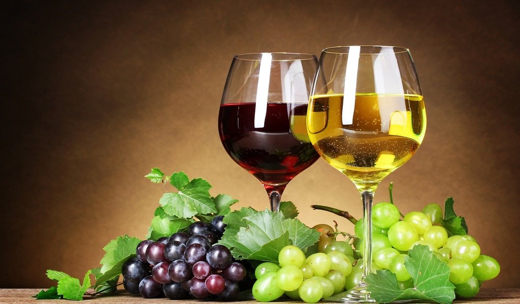 Обои виноград, вино, бокалы, бокалы с вином и виноград, grapes, wine, glasses, glasses with wine and grapes разрешение 2560x1440 Загрузить