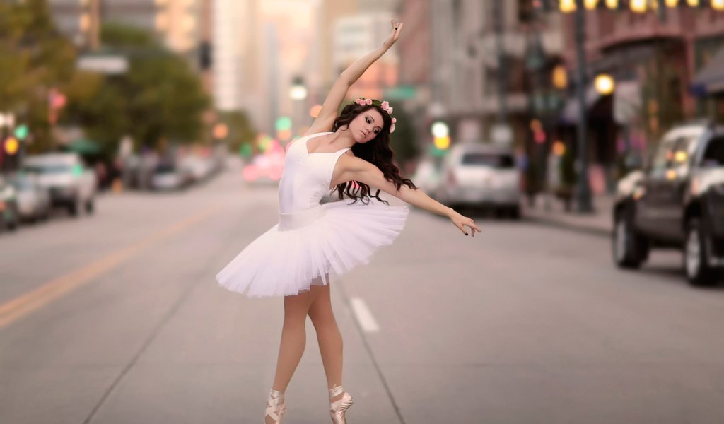 Обои город, улица, танец, грация, балерина, the city, street, dance, grace, ballerina разрешение 1920x1200 Загрузить