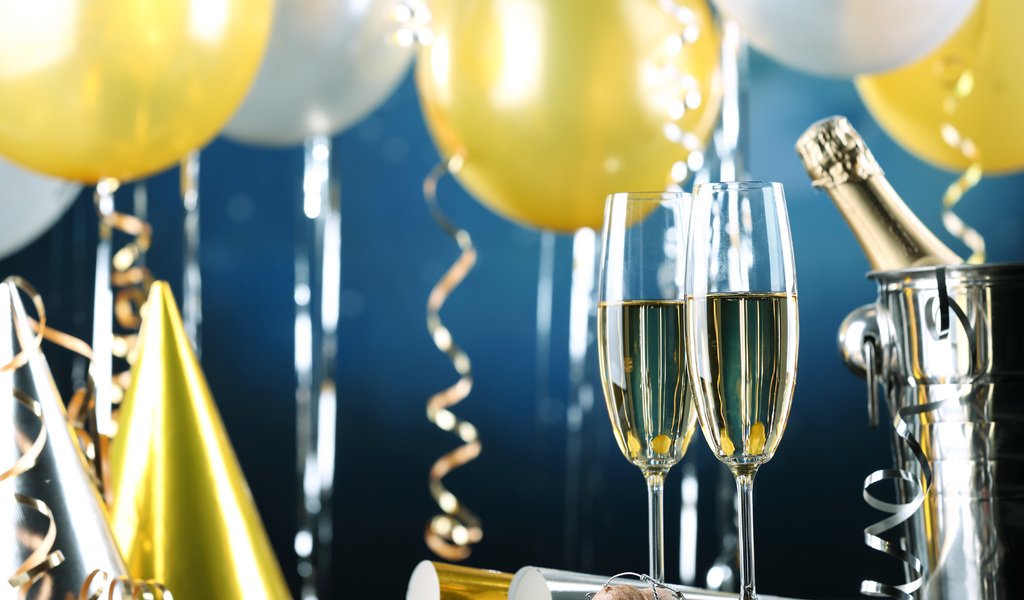 Обои праздник, шампанское, фужеры, holiday, champagne, glasses разрешение 5760x3840 Загрузить