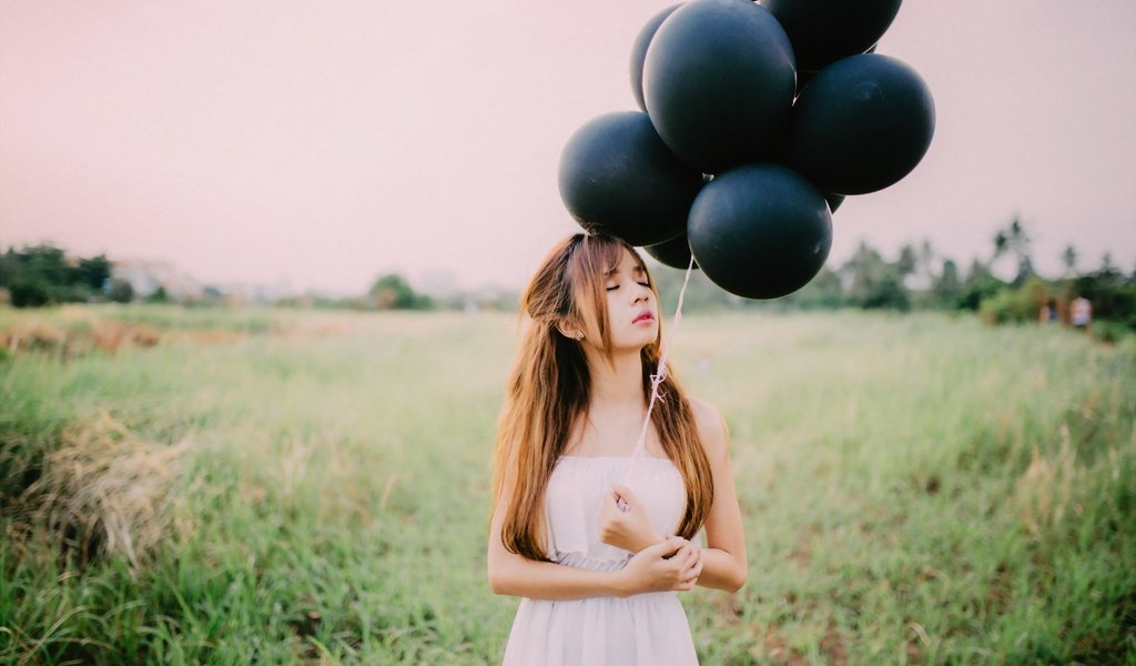 Обои девушка, азиатка, воздушные шарики, girl, asian, balloons разрешение 2047x1325 Загрузить