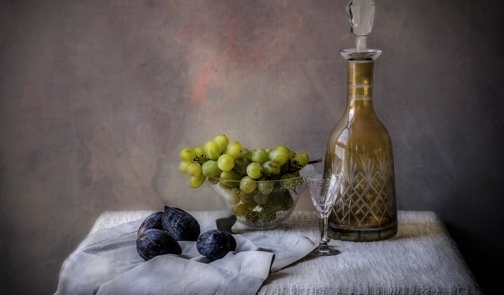 Обои виноград, ваза, натюрморт, графин, инжир, рюмка, grapes, vase, still life, decanter, figs, glass разрешение 4292x2814 Загрузить