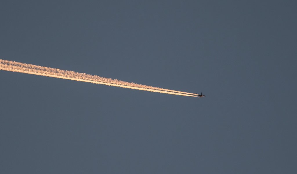 Обои небо, самолет, след, the sky, the plane, trail разрешение 2048x1365 Загрузить