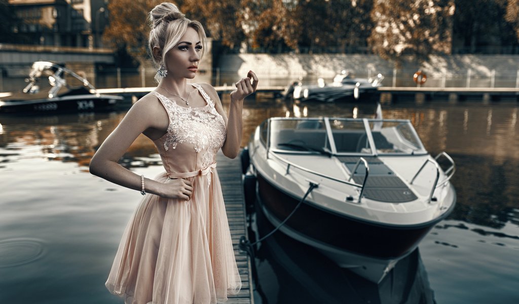 Обои стиль, девушка, платье, модель, катер, style, girl, dress, model, boat разрешение 2048x1152 Загрузить