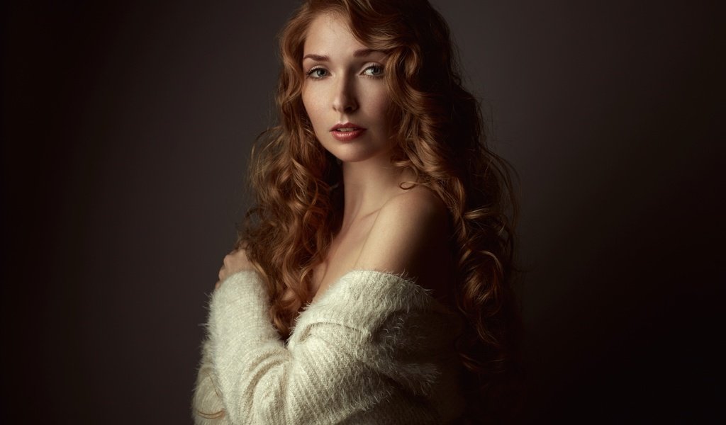 Обои девушка, взгляд, кудри, волосы, красотка, girl, look, curls, hair, beauty разрешение 2560x1707 Загрузить