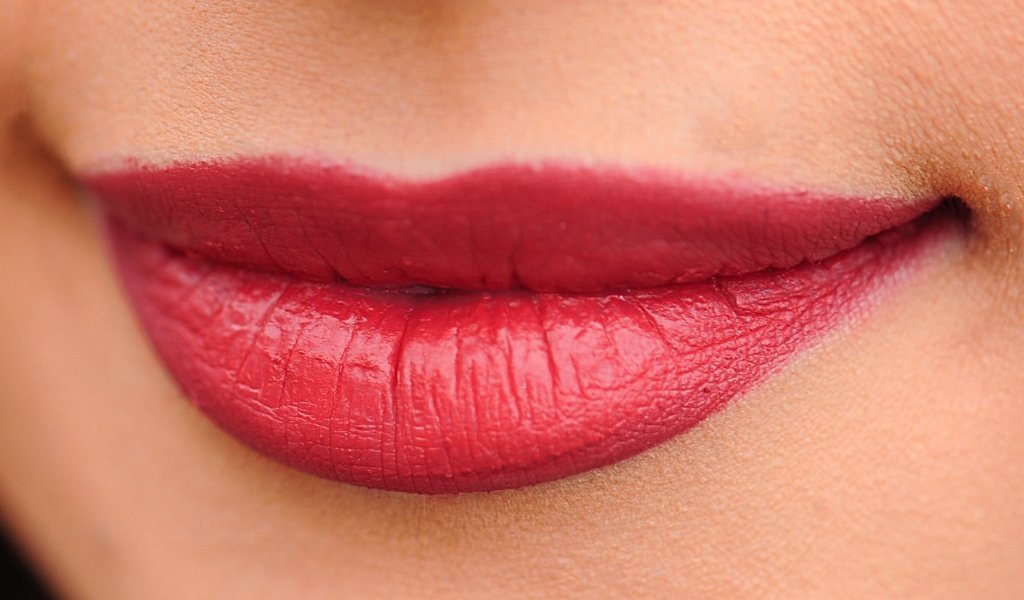 Обои девушка, губы, лицо, красная помада, крупным планом, girl, lips, face, red lipstick, closeup разрешение 2231x1374 Загрузить