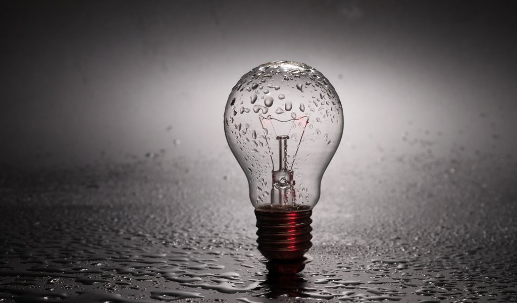 Обои капли, дождь, лампочка, drops, rain, light bulb разрешение 3840x2400 Загрузить