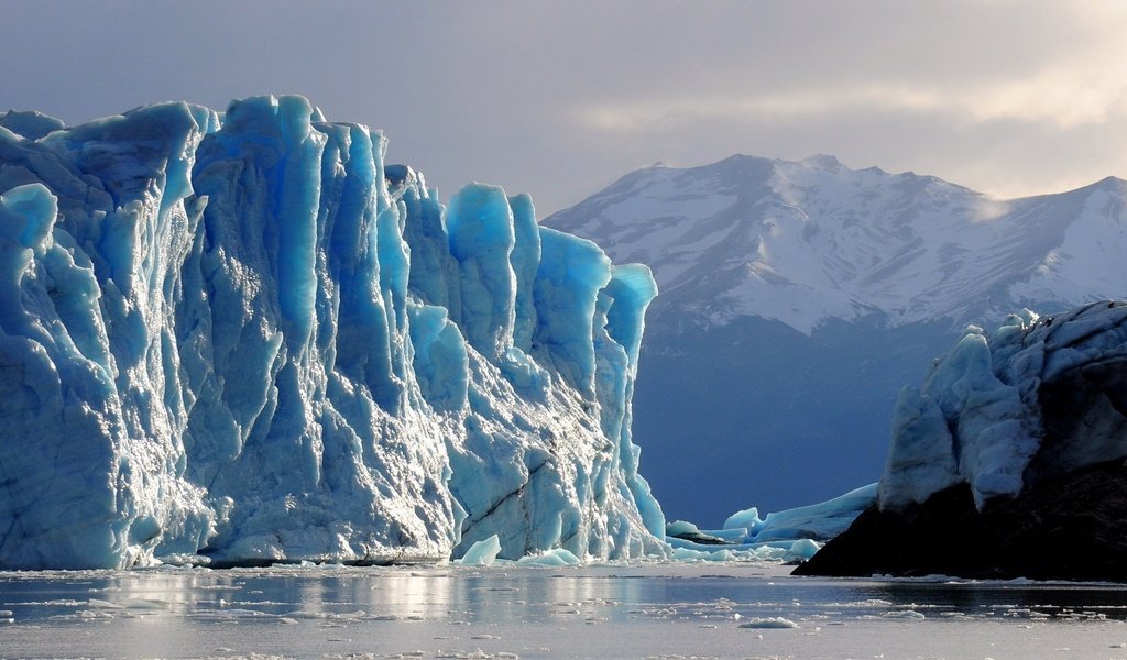 Обои горы, пейзаж, море, айсберг, ледник, аргентина, перито-морено, mountains, landscape, sea, iceberg, glacier, argentina, perito moreno разрешение 1920x1080 Загрузить