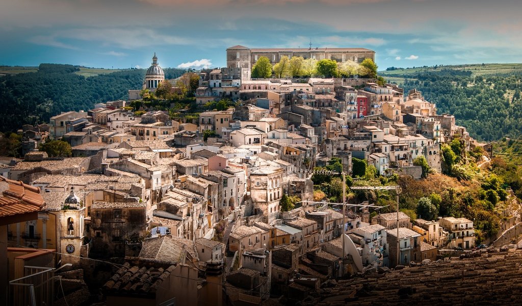 Обои город, италия, сицилия, рагуза, the city, italy, sicily, ragusa разрешение 2560x1440 Загрузить