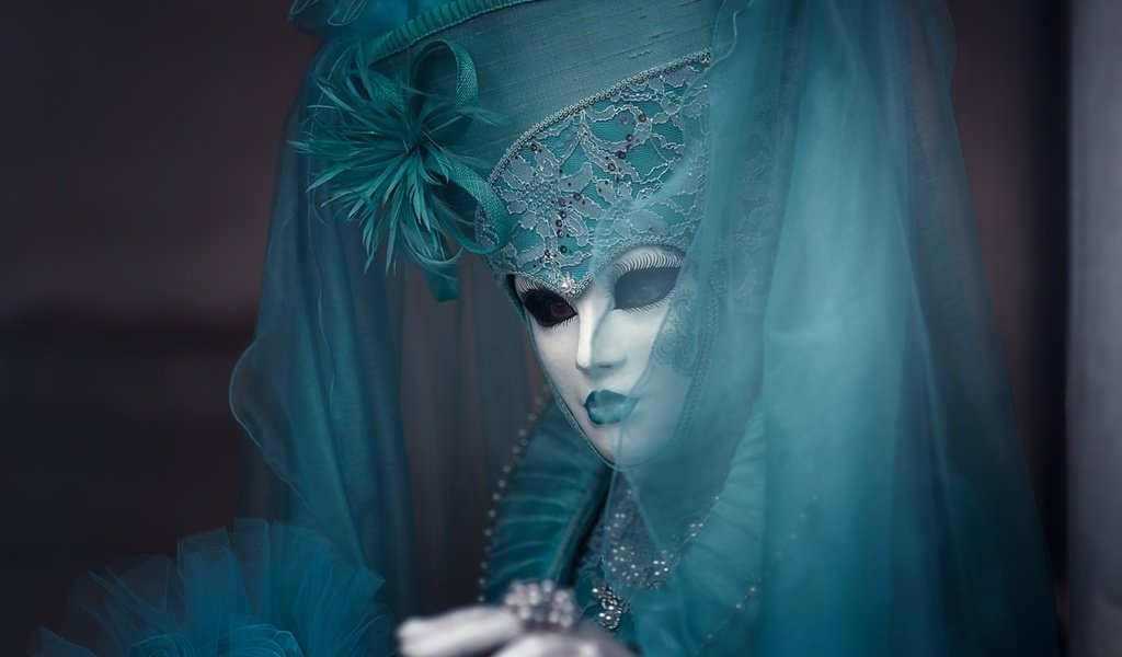 Обои девушка, маска, модель, костюм, шляпа, вуаль, girl, mask, model, costume, hat, veil разрешение 1920x1249 Загрузить