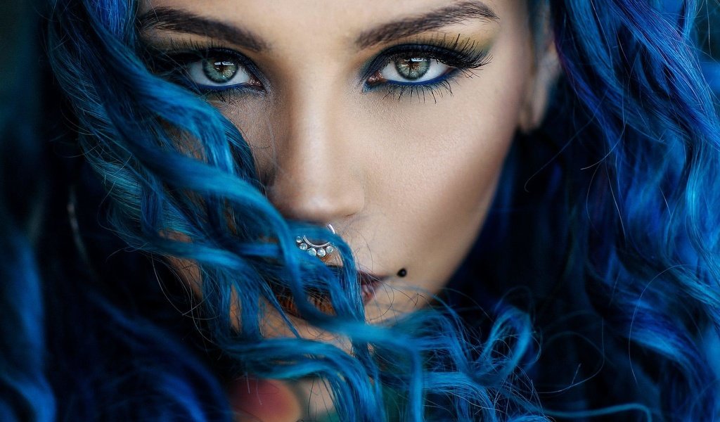 Обои девушка, синие волосы, портрет, алессандро ди чикко, взгляд, модель, кудри, губы, лицо, макияж, girl, blue hair, portrait, alessandro di cicco, look, model, curls, lips, face, makeup разрешение 2000x1333 Загрузить