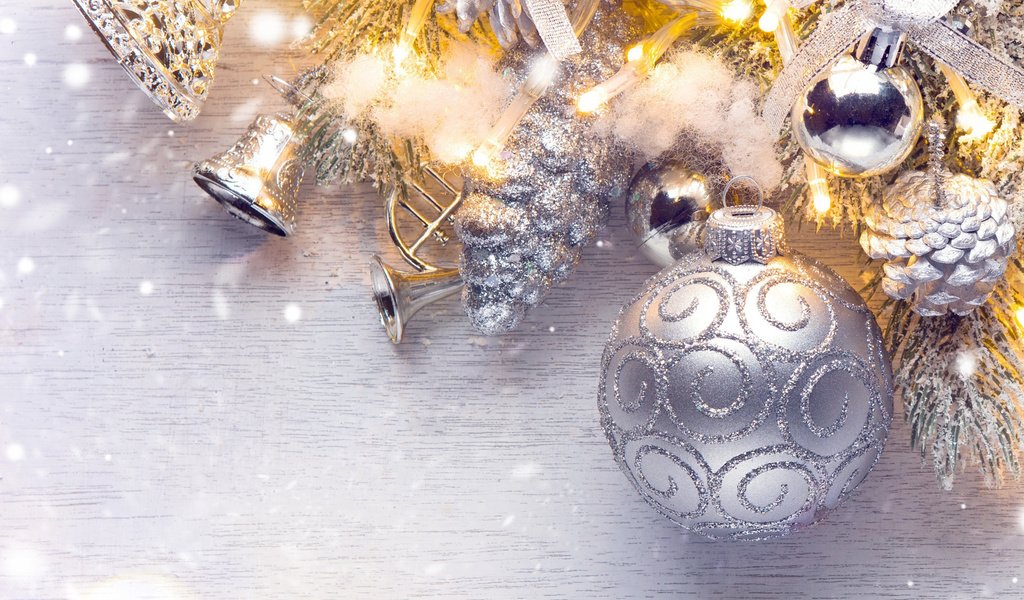 Обои новый год, ветки ели, шары, игрушки, бусы, колокольчики, праздник, рождество, шишки, new year, fir-tree branches, balls, toys, beads, bells, holiday, christmas, bumps разрешение 1920x1200 Загрузить