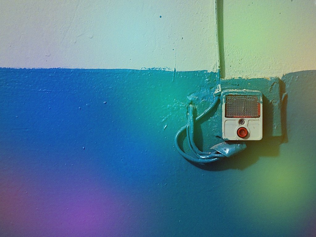 Обои цвета, стена, радуга, звонок, сигнал, color, wall, rainbow, call, signal разрешение 2560x1600 Загрузить