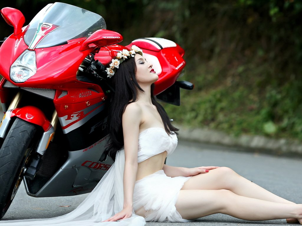 Обои девушка, улица, мотоцикл, girl, street, motorcycle разрешение 2560x1600 Загрузить