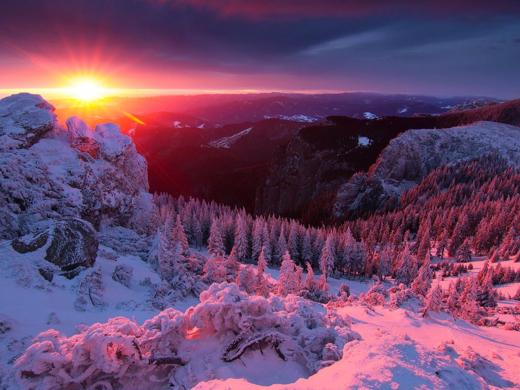 Обои свет, деревья, горы, солнце, снег, закат, зима, альпы, light, trees, mountains, the sun, snow, sunset, winter, alps разрешение 1920x1280 Загрузить