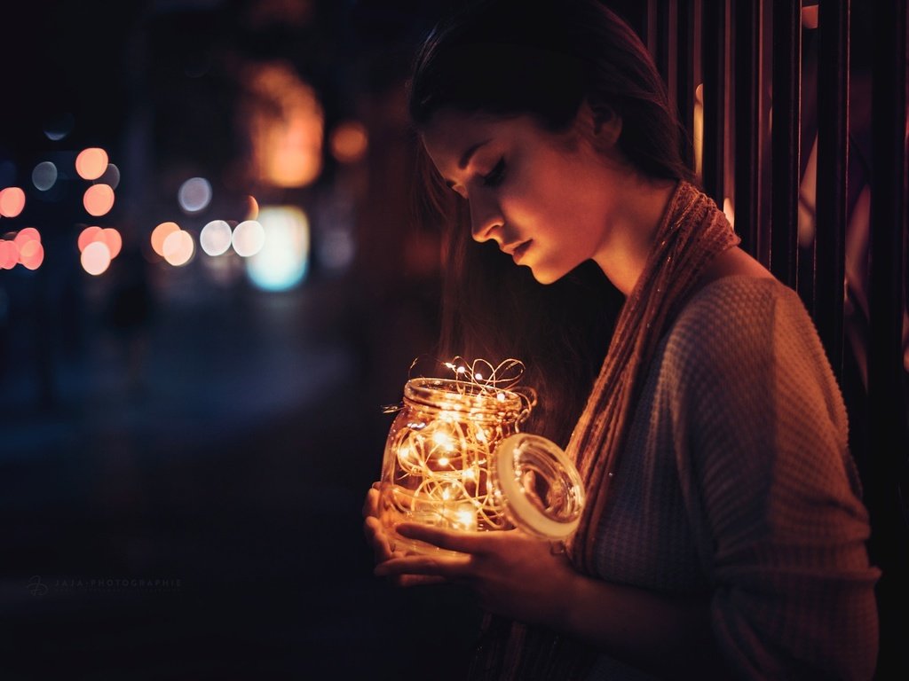 Обои свет, ночь, огни, девушка, гирлянда, банка, боке, light, night, lights, girl, garland, bank, bokeh разрешение 2048x1367 Загрузить