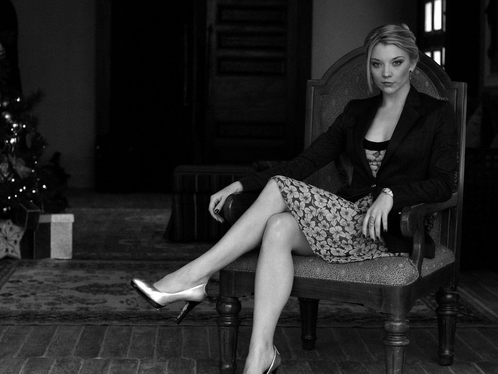 Обои девушка, чёрно-белое, ножки, актриса, натали дормер, girl, black and white, legs, actress, natalie dormer разрешение 2880x1800 Загрузить