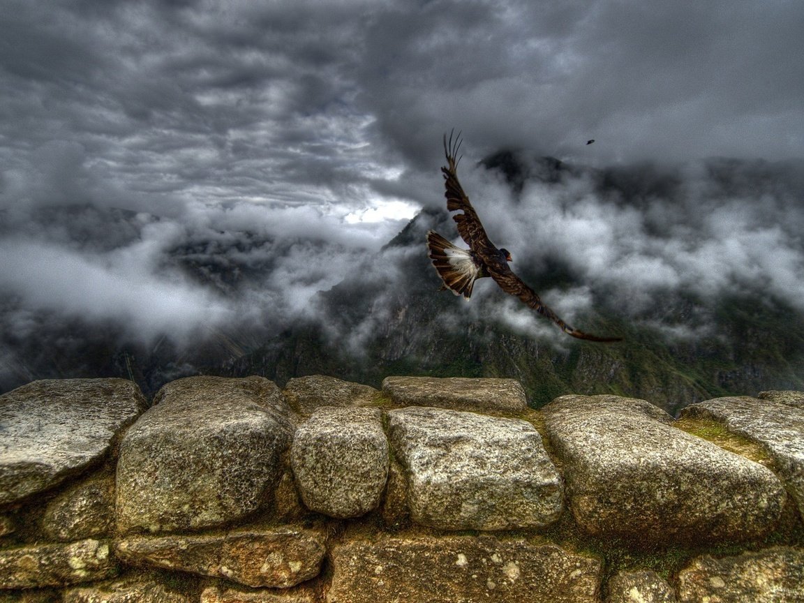 Обои облака, горы, камни, полет, птицы, clouds, mountains, stones, flight, birds разрешение 1920x1200 Загрузить