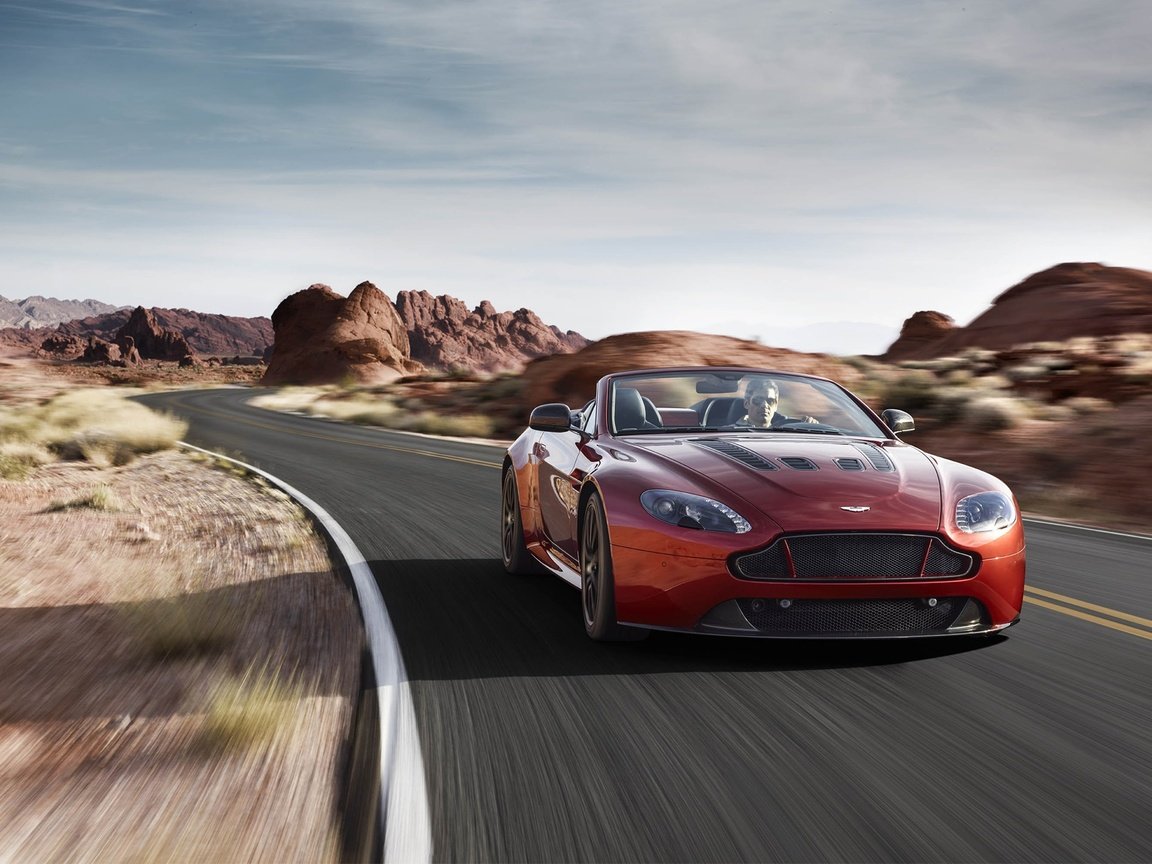 Обои 2015 aston martin v12 vantage s разрешение 2560x1440 Загрузить