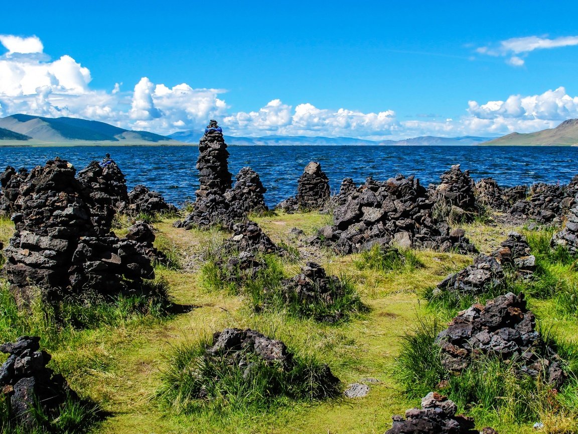 Обои небо, озеро, камни, монголия, the sky, lake, stones, mongolia разрешение 1920x1279 Загрузить