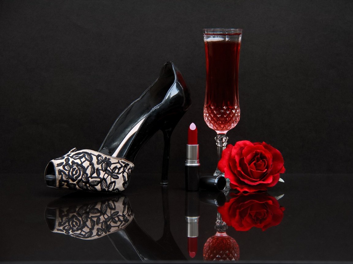 Обои роза, бокал, вино, туфли, помада, rose, glass, wine, shoes, lipstick разрешение 2048x1365 Загрузить