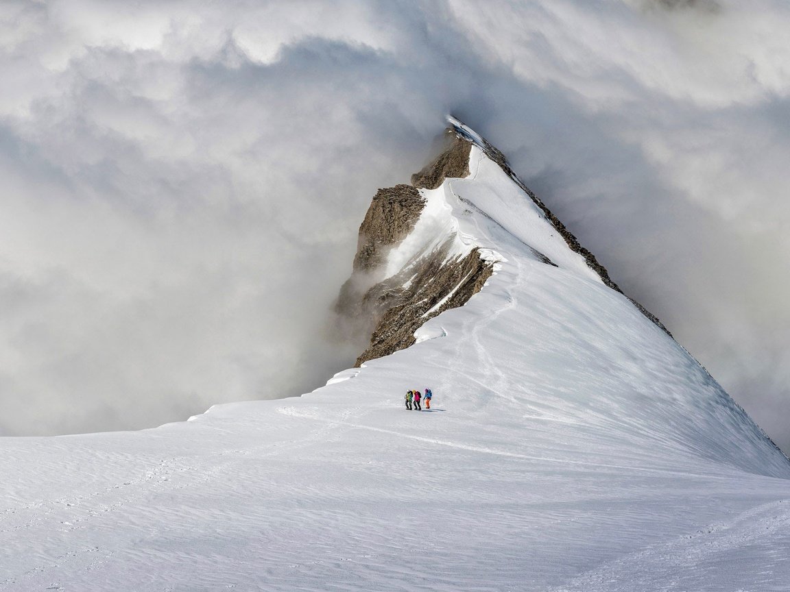 Обои снег, гора, швейцария, альпинисты, snow, mountain, switzerland, climbers разрешение 1920x1200 Загрузить