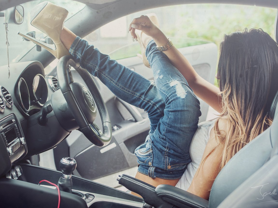 Обои машина, авто, джинсы, ноги, каблуки, туфли, джина беннетт, machine, auto, jeans, feet, heels, shoes, gina bennett разрешение 2574x1713 Загрузить