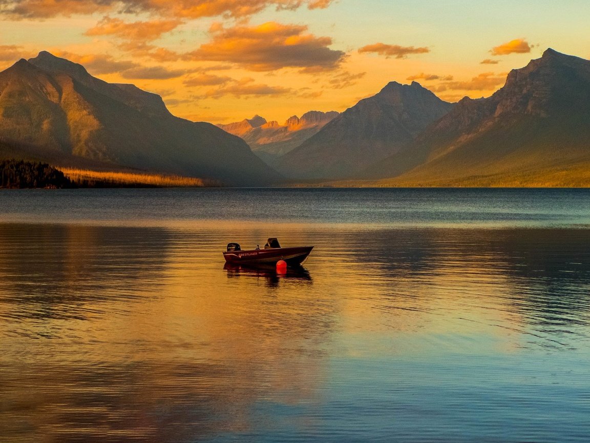 Обои озеро, горы, лодка, lake, mountains, boat разрешение 2048x1152 Загрузить