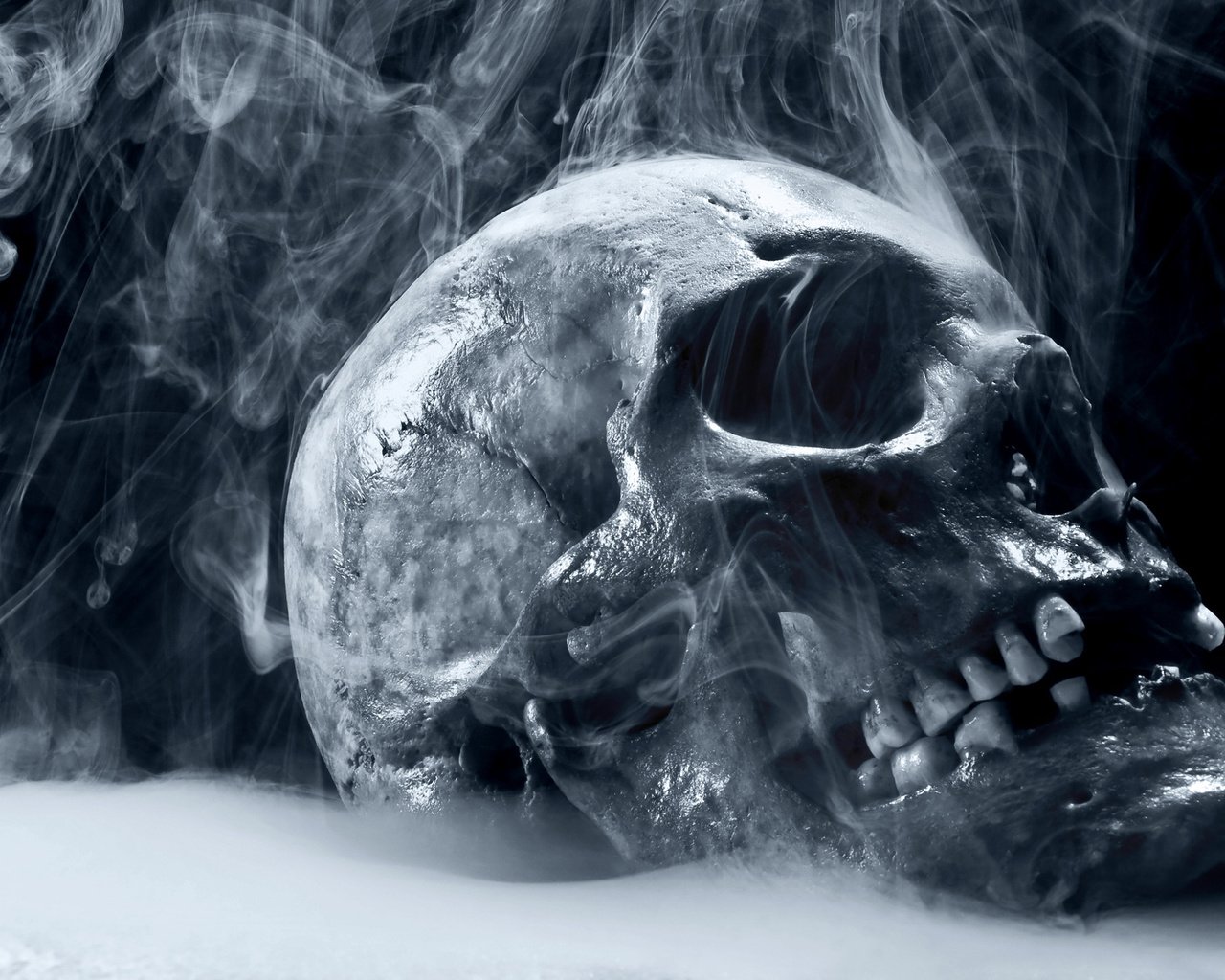 Обои дым, зубы, череп, smoke, teeth, skull разрешение 2560x1600 Загрузить