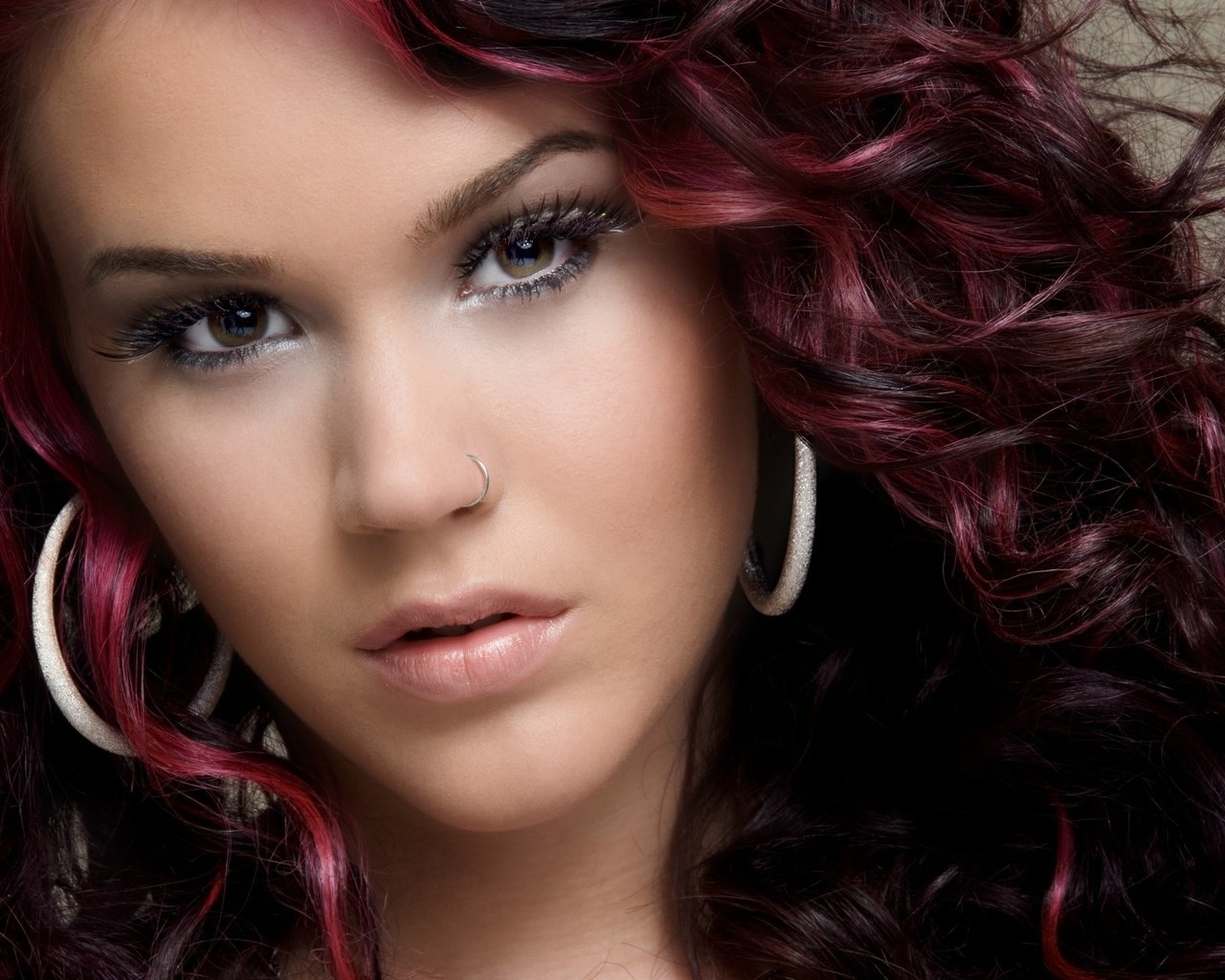 Обои крашеная, пирсинг, сёрьги, джосс стоун, painted, piercing, earrings, joss stone разрешение 3869x2572 Загрузить