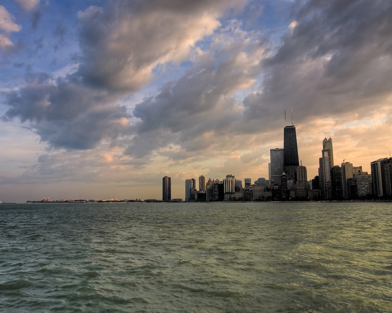 Обои облака, вода, небоскребы, чикаго, clouds, water, skyscrapers, chicago разрешение 1920x1200 Загрузить