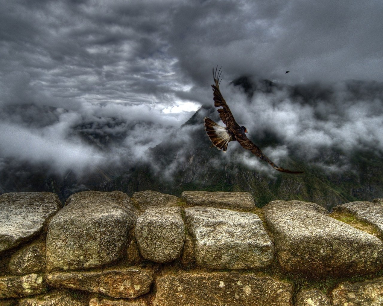 Обои облака, горы, камни, полет, птицы, clouds, mountains, stones, flight, birds разрешение 1920x1200 Загрузить