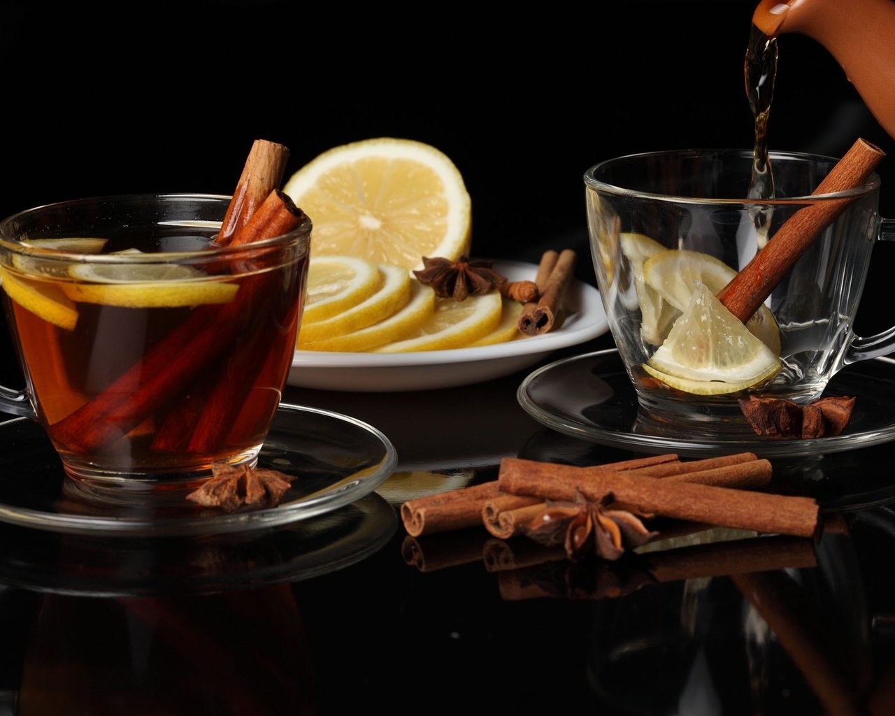 Обои корица, лимон, чай, чайник, чашки, cinnamon, lemon, tea, kettle, cup разрешение 2560x1706 Загрузить